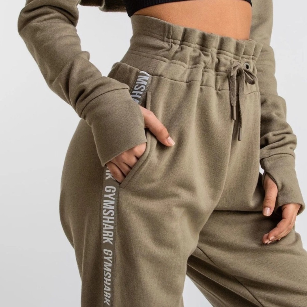 ISO GYMSHARK OVERSIZED JOGGERS IN KHAKI